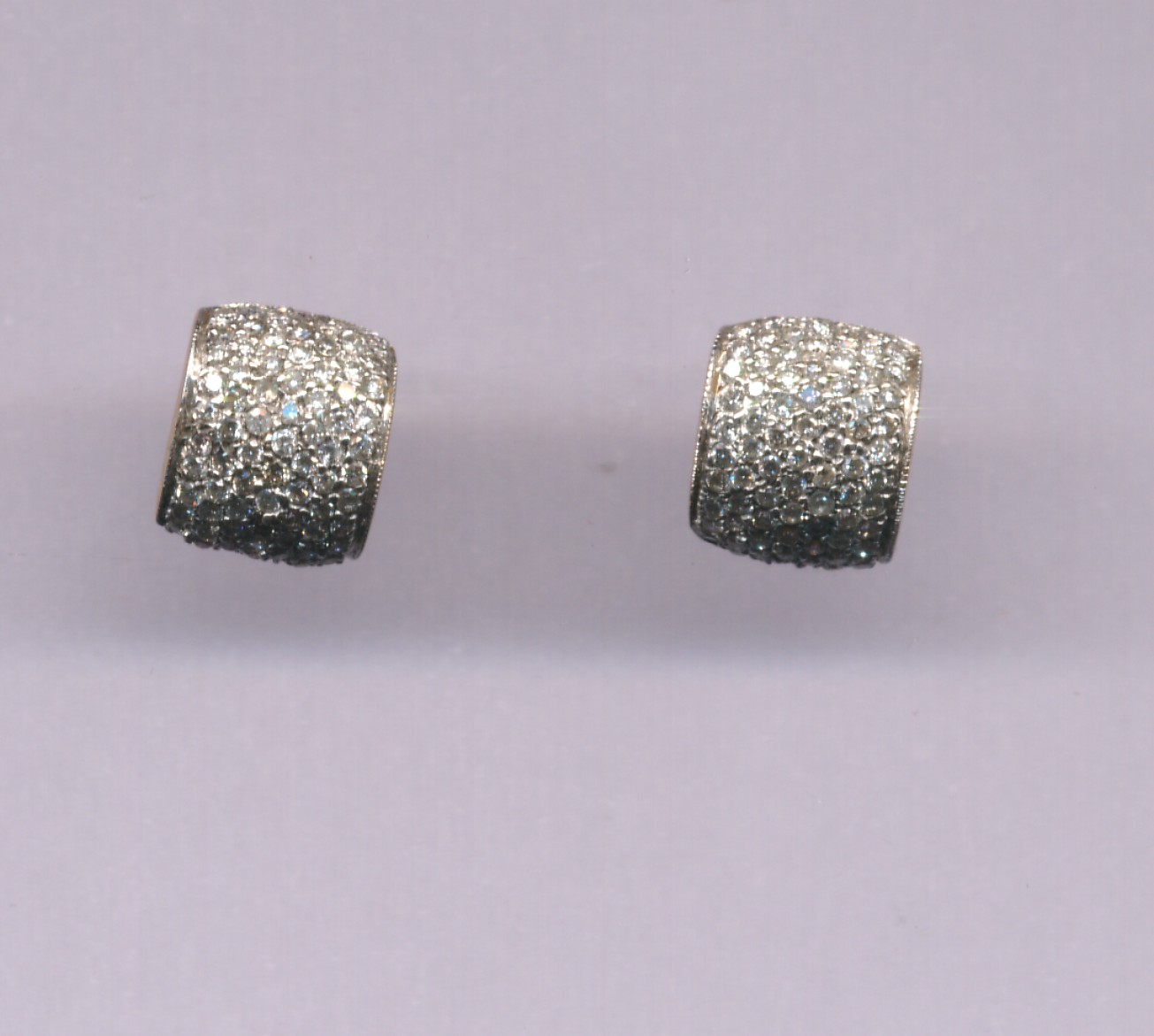 Beautiful 18 Kt Gold  Natural Diamond Earing